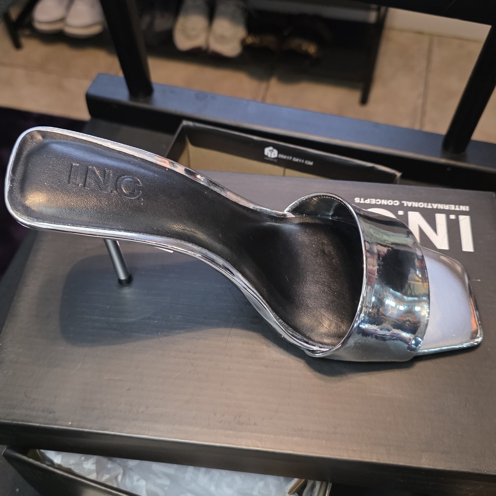 INC International Concepts Silver Heels - Picture 4 of 7